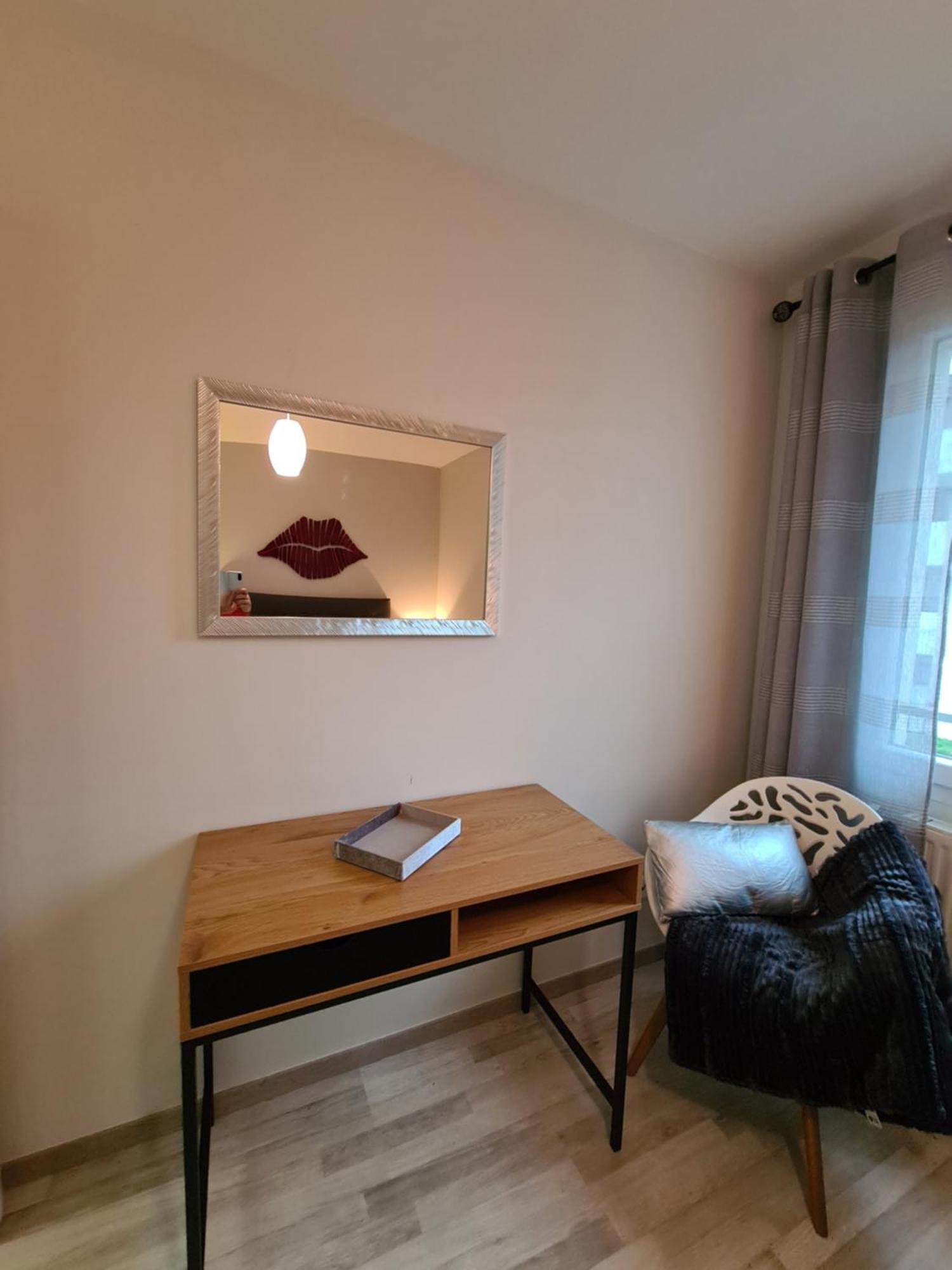 Appartement De Standing Au Centre De Chassieu Luaran gambar